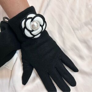 Smart touch warm gloves. One size